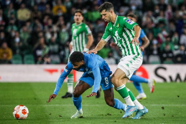 SEVILLE, SPAIN â€“ FEBRUARY 24, 2022: Zenit St Petersburg s Wendel (L front) and Betis s Guido Rodriguez (R front) in the second leg of a UEFA Europa League playoff fooball match between Betis and Zenit St Petersburg at Benito Villamarin Stadium. Alexander Demianchuk TASS  TS1254BC
