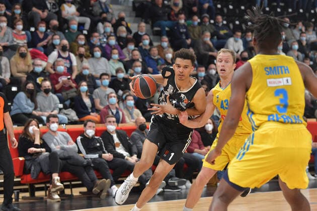 Victor Wembanyama (asvel) vs Luke Sikma (berlin) BASKETBALL : LDLC ASVEL vs Alba Berlin - Euroligue - 24 02 2022 FredericChambert Panoramic 