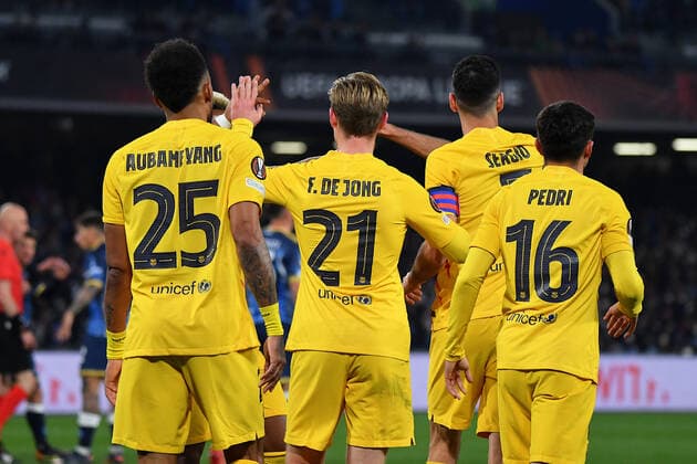 Barcelona s midfielder Frenkie de Jong celebrates with teammates after scoring the 0-2 goal during SSC Napoli vs FC Barcellona, football Europa League match in Naples, Italy, February 24 2022  Copyright: xCarmeloxImbesix xipa-agency.netx xx 0