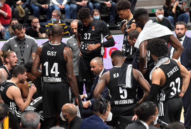 TJ Parker (asvel) et ses joueurs BASKETBALL : LDLC ASVEL vs Alba Berlin - Euroligue - 24 02 2022 FredericChambert Panoramic 