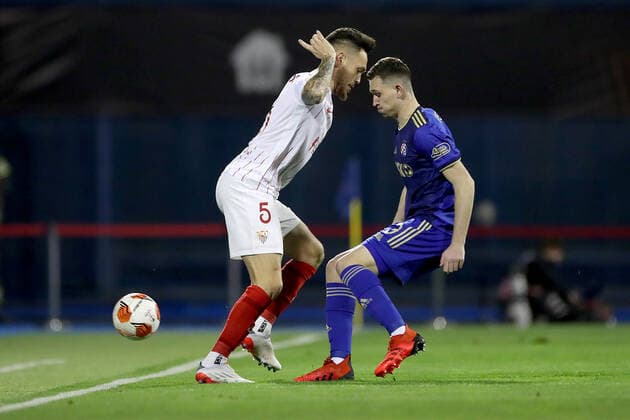 Dinamo Zagreb v Sevilla FC: Knockout Round Play-Offs Leg Two - UEFA Europa League ZAGREB, CROATIA - FEBRUARY 24: Daniel Stefulj of Dinamo Zagreb and Lucas Ocampos of Sevilla FC in action during the UEFA Europa League Knockout Round Play-Offs Leg Two match between Dinamo Zagreb and Sevilla FC at Maksimir Stadium on February 24, 2022 in Zagreb, Croatia. IgorxKralj PIXSELL