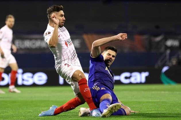 Dinamo Zagreb v Sevilla FC: Knockout Round Play-Offs Leg Two - UEFA Europa League ZAGREB, CROATIA - FEBRUARY 24: Gonzalo Montiel of Sevilla FC and Marko Tolic of Dinamo Zagreb in action during the UEFA Europa League Knockout Round Play-Offs Leg Two match between Dinamo Zagreb and Sevilla FC at Maksimir Stadium on February 24, 2022 in Zagreb, Croatia. LukaxStanzl PIXSELL