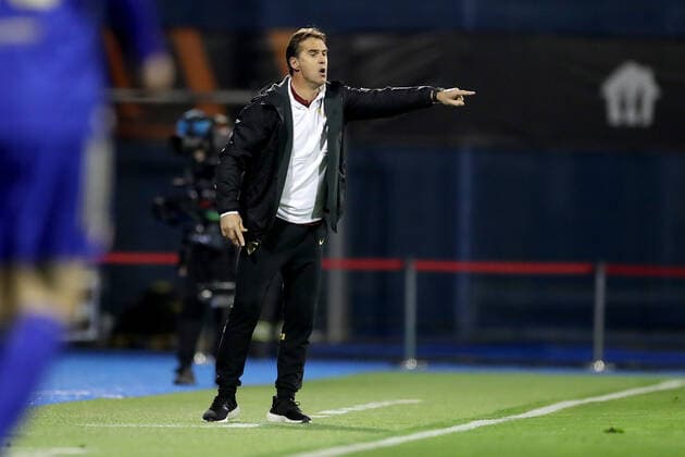 Dinamo Zagreb v Sevilla FC: Knockout Round Play-Offs Leg Two - UEFA Europa League ZAGREB, CROATIA - FEBRUARY 24: Head coach of Sevilla FC Julen Lopetegui reacts during the UEFA Europa League Knockout Round Play-Offs Leg Two match between Dinamo Zagreb and Sevilla FC at Maksimir Stadium on February 24, 2022 in Zagreb, Croatia. IgorxKralj PIXSELL