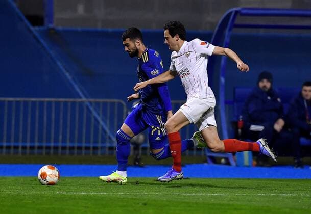 Dinamo Zagreb v Sevilla FC: Knockout Round Play-Offs Leg Two - UEFA Europa League ZAGREB, CROATIA - FEBRUARY 24: Mahir Emreli of Dinamo Zagreb and Thomas Delaney of Sevilla FC in action during the UEFA Europa League Knockout Round Play-Offs Leg Two match between Dinamo Zagreb and Sevilla FC at Maksimir Stadium on February 24, 2022 in Zagreb, Croatia. MarkoxLukunic PIXSELL