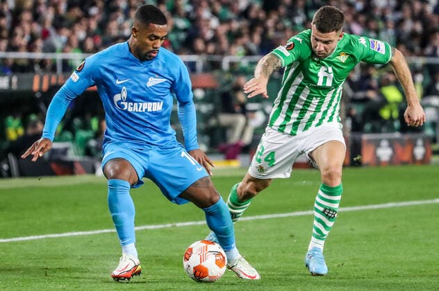 SEVILLE, SPAIN â€“ FEBRUARY 24, 2022: Zenit St Petersburg s Malcom (L) and Betis s Aitor Ruibal in the second leg of a UEFA Europa League playoff fooball match between Betis and Zenit St Petersburg at Benito Villamarin Stadium. Alexander Demianchuk TASS  TS1254E2