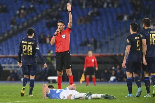 Mandatory Credit: Photo by Domenico Cippitelli LiveMedia Shutterstock (12821262ca) Referee Deniz Aytekin football Europa League match SS Lazio vs FC Porto, Olimpico stadium, Rome, Italy - 24 Feb 2022 football Europa League match SS Lazio vs FC Porto, Olimpico stadium, Rome, Italy - 24 Feb 2022  Copyright: xDomenicoxCippitelli LiveMedia Shutterstockx 12821262ca