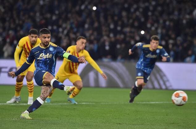 IPP20220224 Football - soccer: UEFA Europa League 2021 2022, SSC Neapel - FC Barcelona, Barca il gol di Lorenzo Insigne su rigore per il momentaneo 1 a 2 (Verwendung nur in Deutschland - GERMANY ONLY) *** IPP20220224 Football soccer UEFA Europa League 2021 2022, SSC Napoli FC Barcelona, il gol di Lorenzo Insigne su rigore per il momentaneo 1 a 2 use only in Germany GERMANY ONLY 