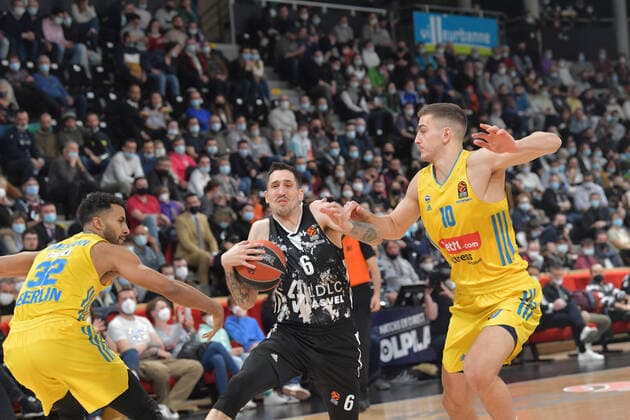 Paul Lacombe (asvel) vs Tim Schneider (berlin) BASKETBALL : LDLC ASVEL vs Alba Berlin - Euroligue - 24 02 2022 FredericChambert Panoramic 