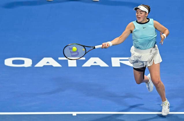 (220225) -- DOHA, Feb. 25, 2022 -- Jelena Ostapenko of Latvia returns the ball during the quarterfinal match of WTA, Tennis Damen Qatar Open tennis tournament against Garbine Muguruza of Spain at the Khalifa International Tennis Complex in Doha, capital of Qatar, Feb. 24, 2022. (Photo by Xinhua) (SP)QATAR-DOHA-TENNIS-WTA QATAR OPEN-QUARTERFINALS Nikku 