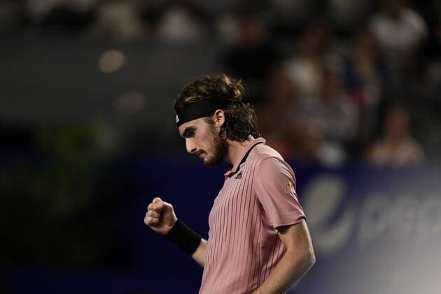 (220225) -- ACAPULCO, Feb. 25, 2022 -- Stefanos Tsitsipas of Greece reacts during the men s singles quarterfinal match against Marcos Giron of the United States at the 2022 ATP, Tennis Herren Mexican Open tennis tournament in Acapulco, Mexico, Feb. 24, 2022. ) (SP)MEXICO-ACAPULCO-TENNIS-ATP-MEXICAN OPEN-QUARTERFINALS XinxYuewei 