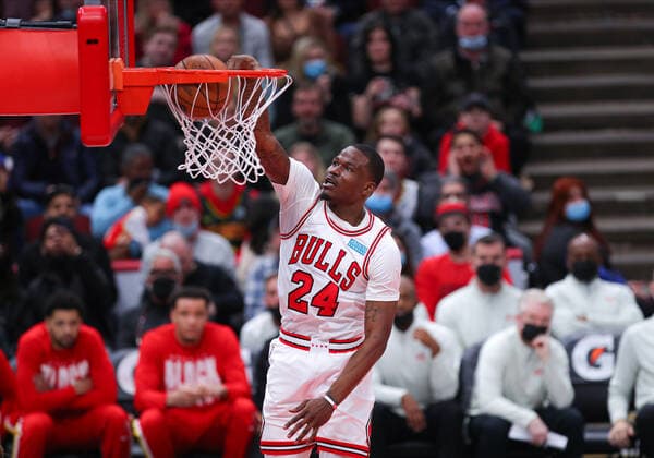 CHICAGO, IL - FEBRUARY 24: Chicago Bulls forward Javonte Green (24) slam dunks the ball during a NBA, Basketball Herren, USA game between the Atlanta Hawks and the Chicago Bulls on February 24, 2022 at the United Center in Chicago, IL. (Photo by Melissa Tamez Icon Sportswire) NBA: FEB 24 Hawks at Bulls Icon22022426