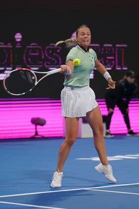 Doha, 25.02.2022 TENNIS WOMEN TOURNAMENT WTA, Tennis Damen 1000 DOHA QATAR TOTAL ENERGIES OPEN NZ Jelena Ostapenko Anett Kontaveit FOT. Dominik Buszek 400mm NEWSPIX.PL --- Newspix.pl  20220225_BUSZEK_174