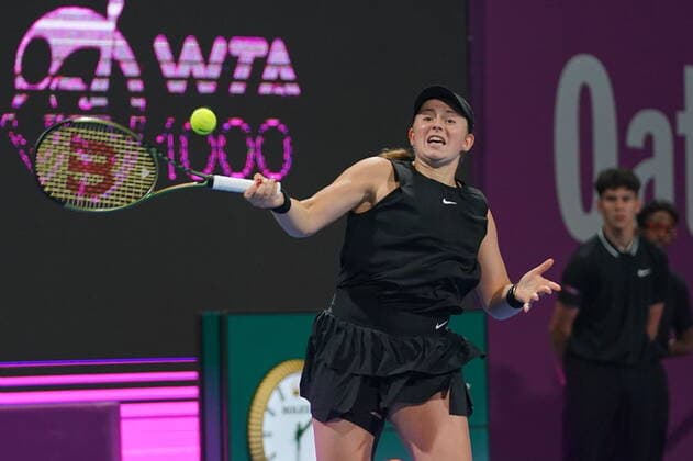 Doha, 25.02.2022 TENNIS WOMEN TOURNAMENT WTA, Tennis Damen 1000 DOHA QATAR TOTAL ENERGIES OPEN NZ Jelena Ostapenko Anett Kontaveit FOT. Dominik Buszek 400mm NEWSPIX.PL --- Newspix.pl  20220225_BUSZEK_186