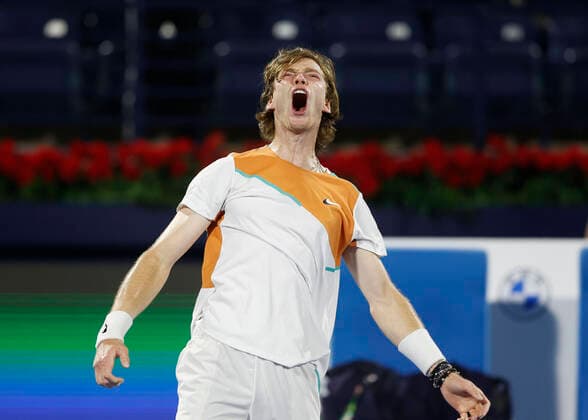 Andrey Rublev jubelt nach dem Sieg, Jubel, Freude, Emotion Tennis - Dubai Duty Free Tennis Championships - ATP, Tennis Herren - Dubai Duty Free Tennis Stadium - Dubai - - United Arab Emirates - 25 February 2022. Copyright: xJuergenxHasenkopfx