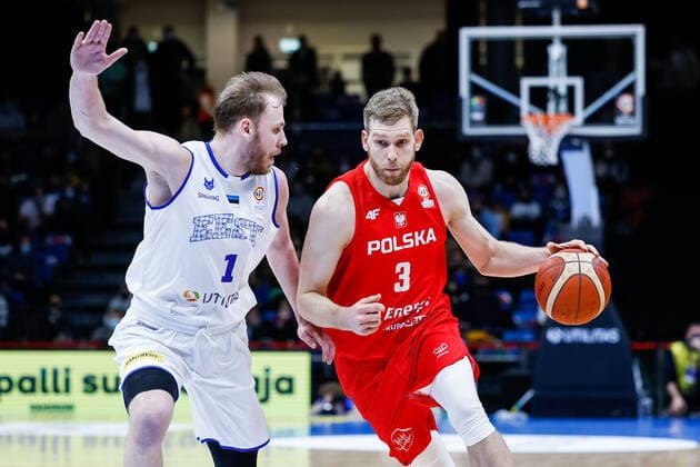 Tallin, 25.02.2022 KOSZYKOWKA KADRA REPREZENTACJA POLSKI MECZ Estoani - Poland POLISH national team, Nationalteam BASKETBALL POLAND GAME Estonia - Polska NZ Mart ROSENTHAL , Michal Sokolowski , FOT. WOJCIECH FIGURSKI 400mm.pl NEWSPIX.PL --- Newspix.pl  20220225_034_FIG9955