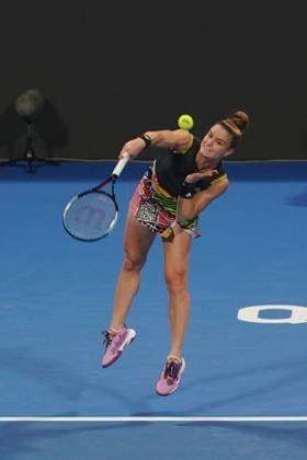 Doha, 25.02.2022 TENNIS WOMEN TOURNAMENT WTA, Tennis Damen 1000 DOHA QATAR TOTAL ENERGIES OPEN NZ Iga Swiatek Maria Sakkiri FOT. Dominik Buszek 400mm NEWSPIX.PL --- Newspix.pl  20220225_BUSZEK_195