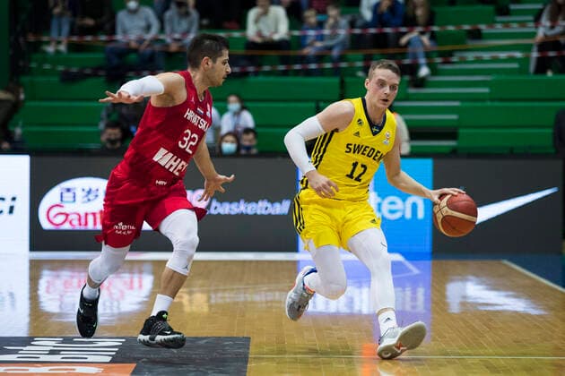 220225 Ludvig Hakanson of Sweden during the FIBA World Cup Qualifier game between Sweden and Croatia on February 25, 2022 in Zagbreb. Photo: Nikola Krstic BILDBYRAN COP 307 NK0006 basket basketball vm-kval kval fiba world cup qualifiers sweden bbeng Copyright: NIKOLAxKRSTIC BB220225BB588