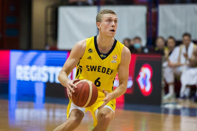 220225 Tobias Borg of Sweden during the FIBA World Cup Qualifier game between Croatia and Sweden on February 25, 2022 in Zagreb. Photo: Nikola Krstic BILDBYRAN COP 307 NK0006 basket basketball vm-kval kval fiba world cup qualifiers sweden croatia bbeng Copyright: NIKOLAxKRSTIC BB220225BB813