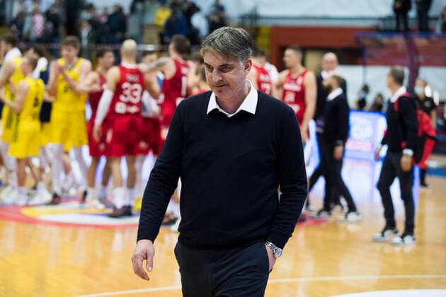 220225 Head Coach Damir Mulaomerovic of Croatia looks dejected during the FIBA World Cup Qualifier game between Croatia and Sweden on February 25, 2022 in Zagreb. Photo: Nikola Krstic BILDBYRAN COP 307 NK0006 basket basketball vm-kval kval fiba world cup qualifiers sweden croatia bbeng depp Copyright: NIKOLAxKRSTIC BB220225BB844