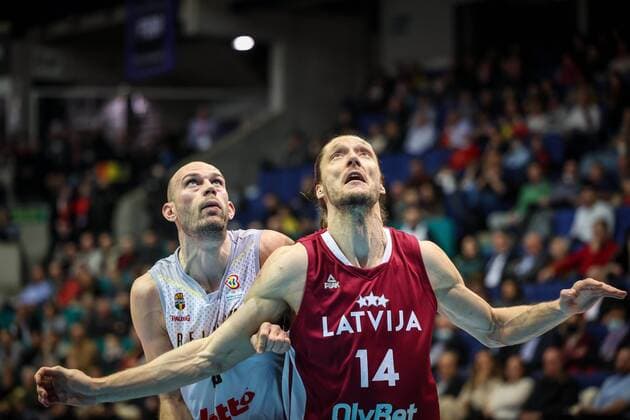 MONS, BELGIUM - FEBRUARY 25 Pierre Antoine Gillet of Belgium battles for the ball with Kaspars Berzins of Latvia during the FIBA Man s World Cup 2023 Qualifiers match between Belgium and Latvia on February 25, 2022 in Mons, Belgium, 25 02 2022 ( Belgium v Latvia - FIBA Man s EuroBasket 2023 Qualifiers World Cup PhotoNews Panoramic 