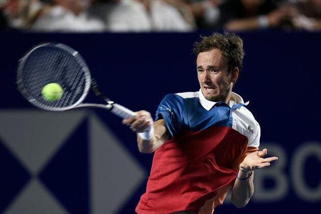 (220226) -- ACAPULCO, Feb. 26, 2022 -- Daniil Medvedev of Russia hits a return during the men s singles semifinal match against Rafael Nadal of Spain at the 2022 ATP, Tennis Herren Mexican Open tennis tournament in Acapulco, Mexico, Feb. 25, 2022. ) (SP)MEXICO-ACAPULCO-TENNIS-ATP-MEXICAN OPEN-SEMIFINALS XinxYuewei 