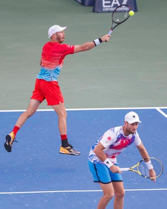 Tim Puetz (in Rot) und Michael Venus, Herren Doppel, Finale, Endspiel Tennis - Dubai Duty Free Tennis Championships - ATP, Tennis Herren - Dubai Duty Free Tennis Stadium - Dubai - - United Arab Emirates - 26 February 2022. Copyright: xJuergenxHasenkopfx