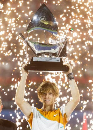 Andrey Rublev mit dem Pokal, Trophäe, Freude, Emotion, Siegerehrung, Praesentation Tennis - Dubai Duty Free Tennis Championships - ATP, Tennis Herren - Dubai Duty Free Tennis Stadium - Dubai - - United Arab Emirates - 26 February 2022. Copyright: xJuergenxHasenkopfx