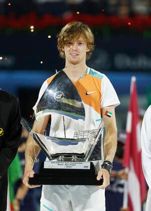 Andrey Rublev mit dem Pokal, Trophäe, Freude, Emotion, Siegerehrung, Praesentation Tennis - Dubai Duty Free Tennis Championships - ATP, Tennis Herren - Dubai Duty Free Tennis Stadium - Dubai - - United Arab Emirates - 26 February 2022. Copyright: xJuergenxHasenkopfx