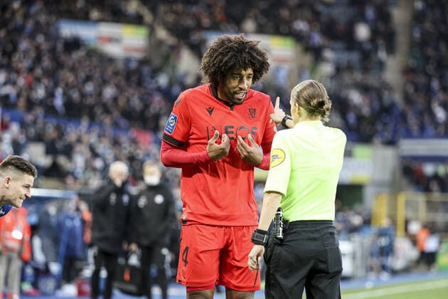 DANTE 4 (NICE) carton rouge FOOTBALL : Strasbourg vs Nice - Ligue 1 - Strasbourg - 26 02 2022 ElyxandroCegarra Panoramic 