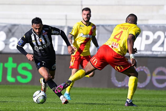 Sofiane BOUFAL ( 7 - Angers ) - Kevin Danso ( 4 - Lens ) - FOOTBALL : Angers vs Lens - Ligue 1 - 27 02 2022 FedericoPestellini Panoramic 