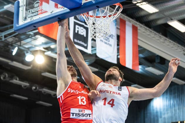 27.02.2022, Fribourg, Halle St. Leonard, FIBA Men& x92;s EuroBasket 2025 Pre-Qualification: Switzerland - Austria, 13 Killian Martin (Switzerland) face Ã 14 Jozo Rados (Austria) Fribourg Halle St. Leonard Fribourg Switzerland Copyright: xJustPictures.ch SirianexDavetx