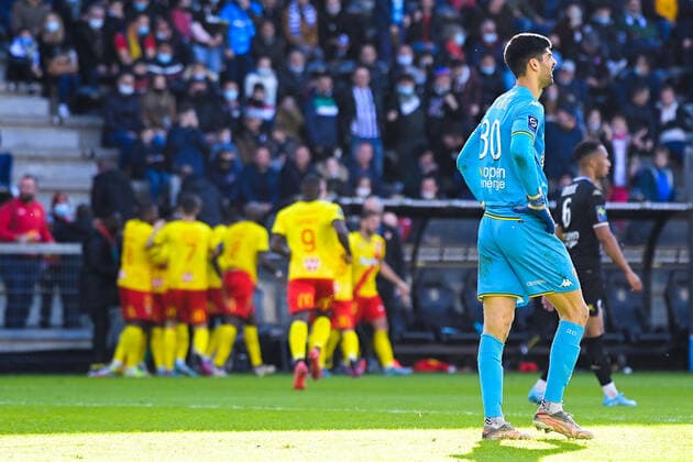 Attitude - Deception de PETKOVIC Danijel ( 30 - Angers ) - FOOTBALL : Angers vs Lens - Ligue 1 - 27 02 2022 FedericoPestellini Panoramic 