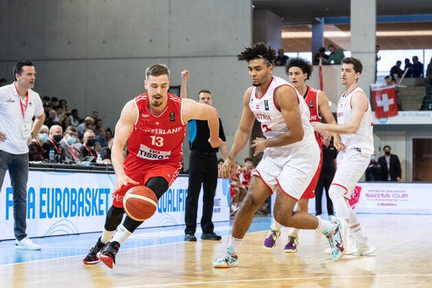 27.02.2022, Fribourg, Halle St. Leonard, FIBA Men& x92;s EuroBasket 2025 Pre-Qualification: Switzerland - Austria, 13 Killian Martin (Switzerland) Ã chappe Ã 12 Guylain Mbemba (Austria) Fribourg Halle St. Leonard Fribourg Switzerland Copyright: xJustPictures.ch SirianexDavetx