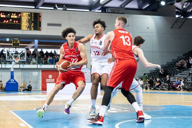 27.02.2022, Fribourg, Halle St. Leonard, FIBA Men& x92;s EuroBasket 2025 Pre-Qualification: Switzerland - Austria, 22 Marco Portannese (Switzerland) et 13 Killian Martin (Switzerland) face Ã 12 Guylain Mbemba (Austria) Fribourg Halle St. Leonard Fribourg Switzerland Copyright: xJustPictures.ch SirianexDavetx