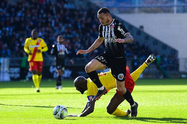 PEREIRA LAGE Mathias ( 27 - Angers ) - Seko FOFANA ( 8 - Lens ) - FOOTBALL : Angers vs Lens - Ligue 1 - 27 02 2022 FedericoPestellini Panoramic 