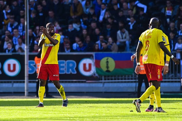 Joie des joueurs de l equipe Lens - Kevin Danso ( 4 - Lens ) - Seko FOFANA ( 8 - Lens ) - FOOTBALL : Angers vs Lens - Ligue 1 - 27 02 2022 FedericoPestellini Panoramic 