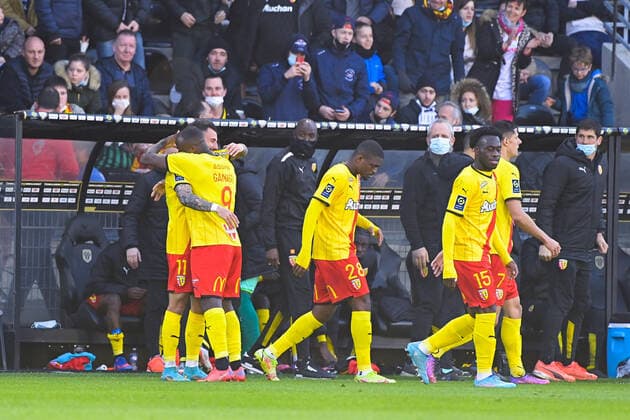Joie des joueurs de l equipe Lens apres le but de Jonathan CLAUSS ( 11 - Lens ) - FOOTBALL : Angers vs Lens - Ligue 1 - 27 02 2022 FedericoPestellini Panoramic 