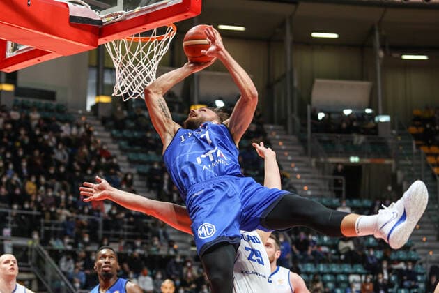February 27, 2022, Bologna, Italy: Bologna, Italy, PalaDozza, February 27, 2022, Stefano Tonut (ITALY) in action during FIBA World Cup Qualifiers - Italy vs Iceland - Iternational Basketball Teams. Iternational Basketball Teams - FIBA World Cup Qualifiers - Italy vs Iceland, Bologna, Italy - ZUMAl164 20220227_zsa_l164_542 Copyright: xDavidexDixLallax