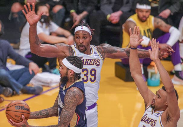 Brandon Ingram 14 of the New Orleans Pelicans drives to the line as he is guarded by Dwight Howard 39 and Talen Horton-Tucker 5 of the LA Lakers, during an NBA, Basketball Herren, USA game between Los Angeles Lakers and New Orleans Pelicans, at Crypto.com Arena in Los Angeles, United States, 27 February 2022. Los Angeles Lakers vs New Orleans Pelicans !ACHTUNG: NUR REDAKTIONELLE NUTZUNG!  Copyright: xPHILLIPxKIMx AME9167 20220228-3fc1c431e3010d2c64e61b97b5f98ca45365710d