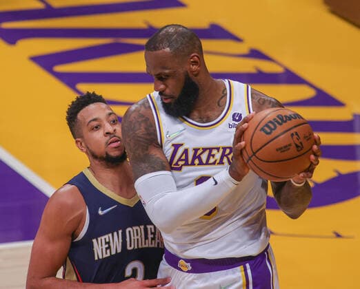 LeBron James 6 of the LA Lakers is defended by CJ McCollum 3 of the New Orleans Pelicans, during an NBA, Basketball Herren, USA game between Los Angeles Lakers and New Orleans Pelicans, at Crypto.com Arena in Los Angeles, United States, 27 February 2022. Los Angeles Lakers vs New Orleans Pelicans !ACHTUNG: NUR REDAKTIONELLE NUTZUNG!  Copyright: xPHILLIPxKIMx AME9175 20220228-52e97b4aee64b297e227d1c8ffe53539125f8676