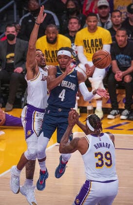 February 27, 2022, Los Angeles, California, USA: Devonte Graham 4 of the New Orleans Pelicans passes the ball as Talen Horton-Tucker 5 and Dwight Howard 39 attempt to block him during their NBA, Basketball Herren, USA game against the Los Angeles Lakers on Sunday February 27, 2022 at the Crypto.com Arena in Los Angeles, California. Lakers lose to Pelicans, 95-123. ARIANA RUIZ PI Los Angeles USA - ZUMAp124 20220227_zaa_p124_105 Copyright: xArianaxRuizx