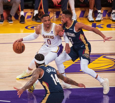 Sport Bilder des Tages February 27, 2022, Los Angeles, California, USA: Russell Westbrook 0 of the Los Angeles Lakers moves toward the basket as CJ McCollum 3 and Brandon Ingram 14 of the New Orleans Pelicans play defensively during their NBA, Basketball Herren, USA game on Sunday February 27, 2022 at the Crypto.com Arena in Los Angeles, California. Lakers lose to Pelicans, 95-123. ARIANA RUIZ PI Los Angeles USA - ZUMAp124 20220227_zaa_p124_108 Copyright: xArianaxRuizx