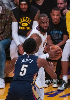 February 27, 2022, Los Angeles, California, USA: LeBron James 6 of the Los Angeles Lakers looks for an opening to pass the ball while Herbert Jones 5 of the New Orleans Pelicans defends during their NBA, Basketball Herren, USA game on Sunday February 27, 2022 at the Crypto.com Arena in Los Angeles, California. Lakers lose to Pelicans, 95-123. ARIANA RUIZ PI Los Angeles USA - ZUMAp124 20220227_zaa_p124_148 Copyright: xArianaxRuizx