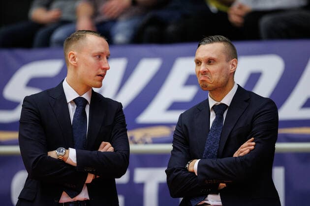 220228 Assistant coach Mikko Riipinen and Head coach Ludwig Degernäs of Sweden ahead of the FIBA World Cup Qualifier game between Sweden and Croatia on February 28, 2022 in Norrköping. Copyright: PETERxHOLGERSSON BB220228PH008