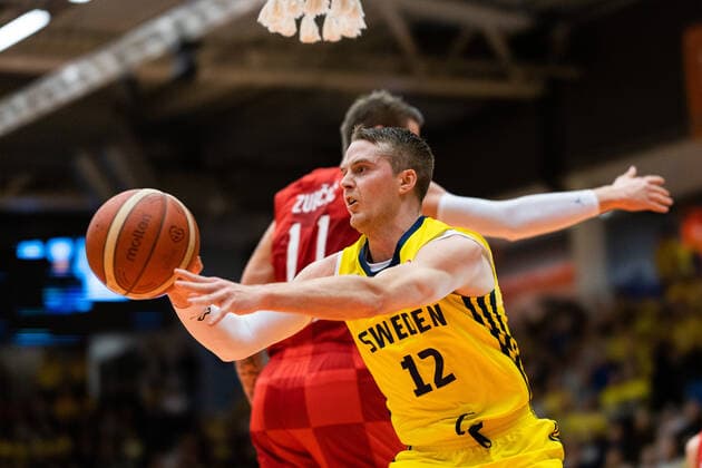 220228 Ludvig Hakanson of Sweden during the FIBA World Cup Qualifier game between Sweden and Croatia on February 28, 2022 in Norrköping. Copyright: PETERxHOLGERSSON BB220228PH012