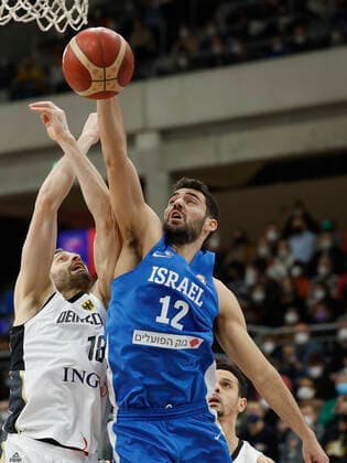 28.02.2022, Germany vs. Israel, FIBA Basketball World Cup Qualifiers, Group D, GER, Heidelberg, SNP dome, Picture: (from the left side), Jonas Wohlfarth-Bottermann (Germany) und Rafi Menco (Israel) Copyright: HMBxMedia xHeikoxBecker