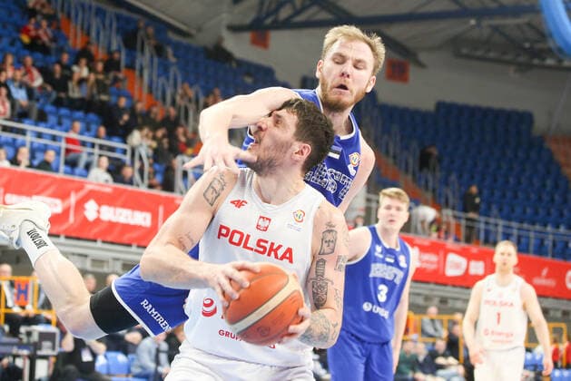 2022.02.28 Lublin Koszykowka Kwalifikacje do Mistrzostw Swiata 2023 Polska - Estonia N z Dominik Olejniczak Siim Sander Vene Foto Wojciech Szubartowski Press Focus 2022.02.28 Lublin FIBA Basketball World Cup 2023 European Qualifiers Poland - Estonia Dominik Olejniczak Siim Sander Vene Credit: Wojciech Szubartowski Press Focus NEWSPIX.PL --- Newspix.pl  20220228PF_WS015