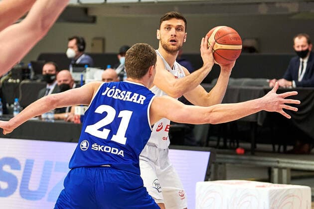LUBLIN 28.02.2022 KOSZYKOWKA KADRA REPREZENTACJA POLSKI MECZ POLSKA - ESTONIA --- POLISH national team, Nationalteam BASKETBALL POLAND GAME POLSKA - ESTONIA N Z Janari Joesaar Marcel Ponitka FOT. PIOTR JARUGA 400MM.PL NEWSPIX.PL --- Newspix.pl  220228jar012
