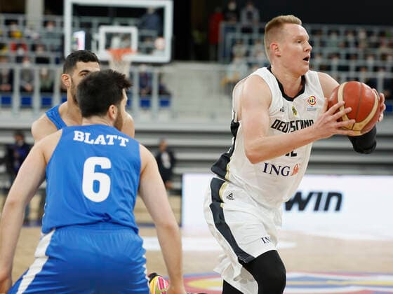 28.02.2022, Germany vs. Israel, FIBA Basketball World Cup Qualifiers, Group D, GER, Heidelberg, SNP dome, Picture: (from the left side), Tomer Ginat (Israel), Tamir Blatt (Israel) und Robin Benzing (Germany) Copyright: HMBxMedia xHeikoxBecker