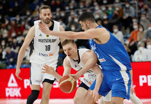 28.02.2022, Germany vs. Israel, FIBA Basketball World Cup Qualifiers, Group D, GER, Heidelberg, SNP dome, Picture: (from the left side), Jonas Wohlfarth-Bottermann (Germany), Justus Hollatz (Germany) und Tomer Ginat (Israel) Copyright: HMBxMedia xHeikoxBecker